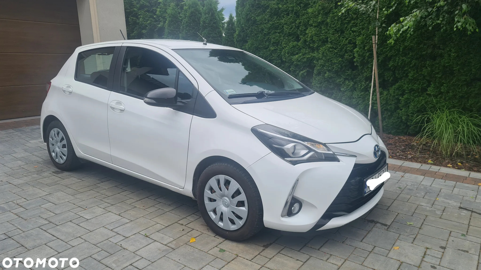 Toyota Yaris Hybrid 100 Dynamic - 4