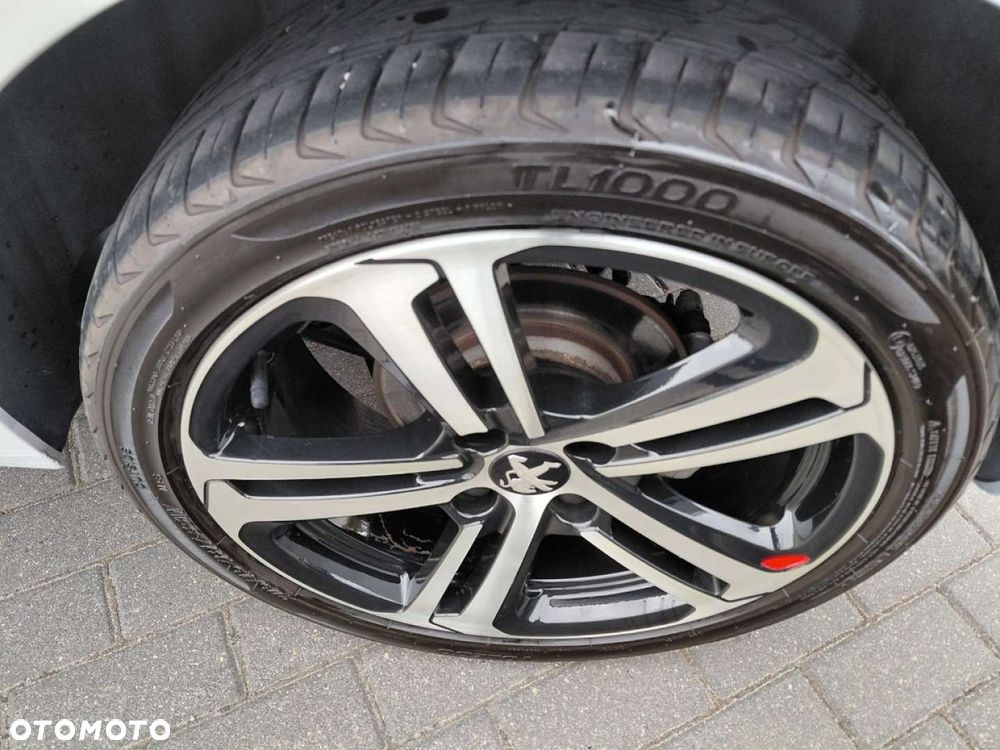 Peugeot 208 - 10