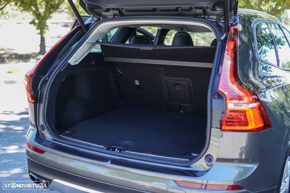 Volvo XC 60 2.0 T8 PHEV Momentum Plus AWD - 26