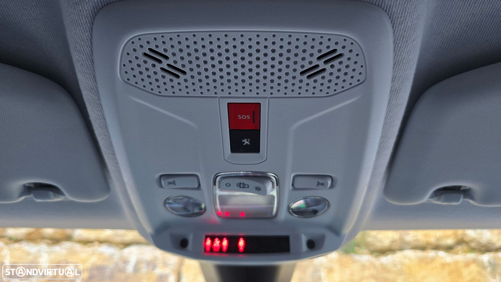 Peugeot e-208 Allure - 12