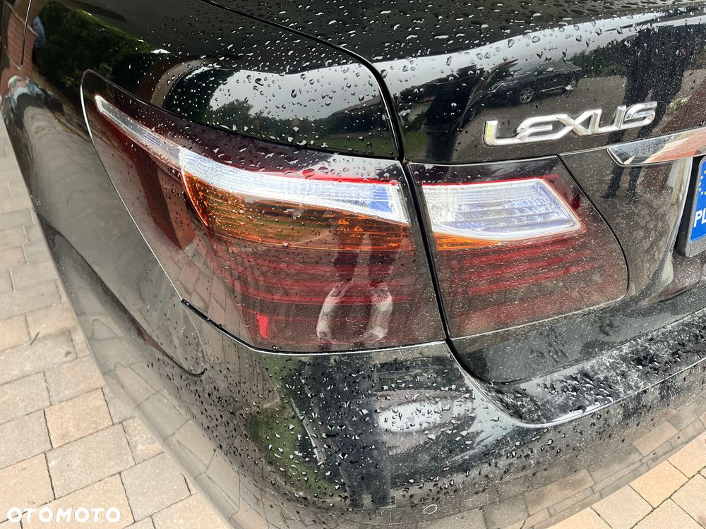 Lampa tył w karoserie Lexus LS600h/ 600hL Lift 10-11r. - 1