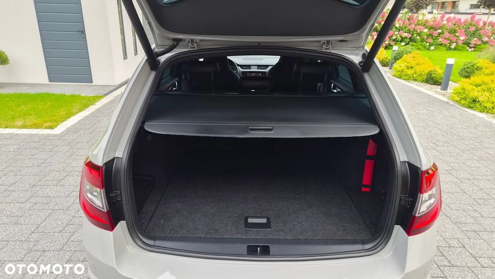 Skoda Octavia 2.0 TDI DSG RS - 37
