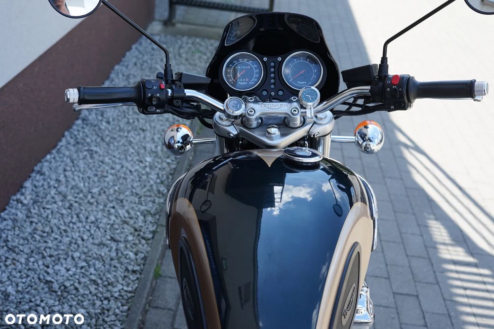 Triumph Thunderbird - 16
