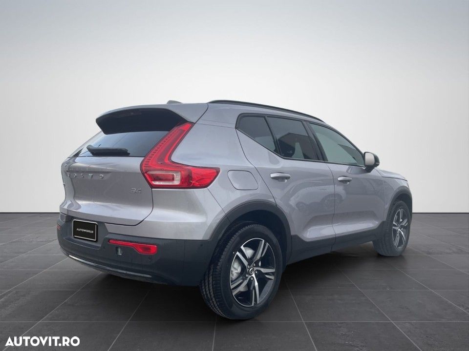 Volvo XC 40 B4 AT FWD MHEV Plus Dark - 5