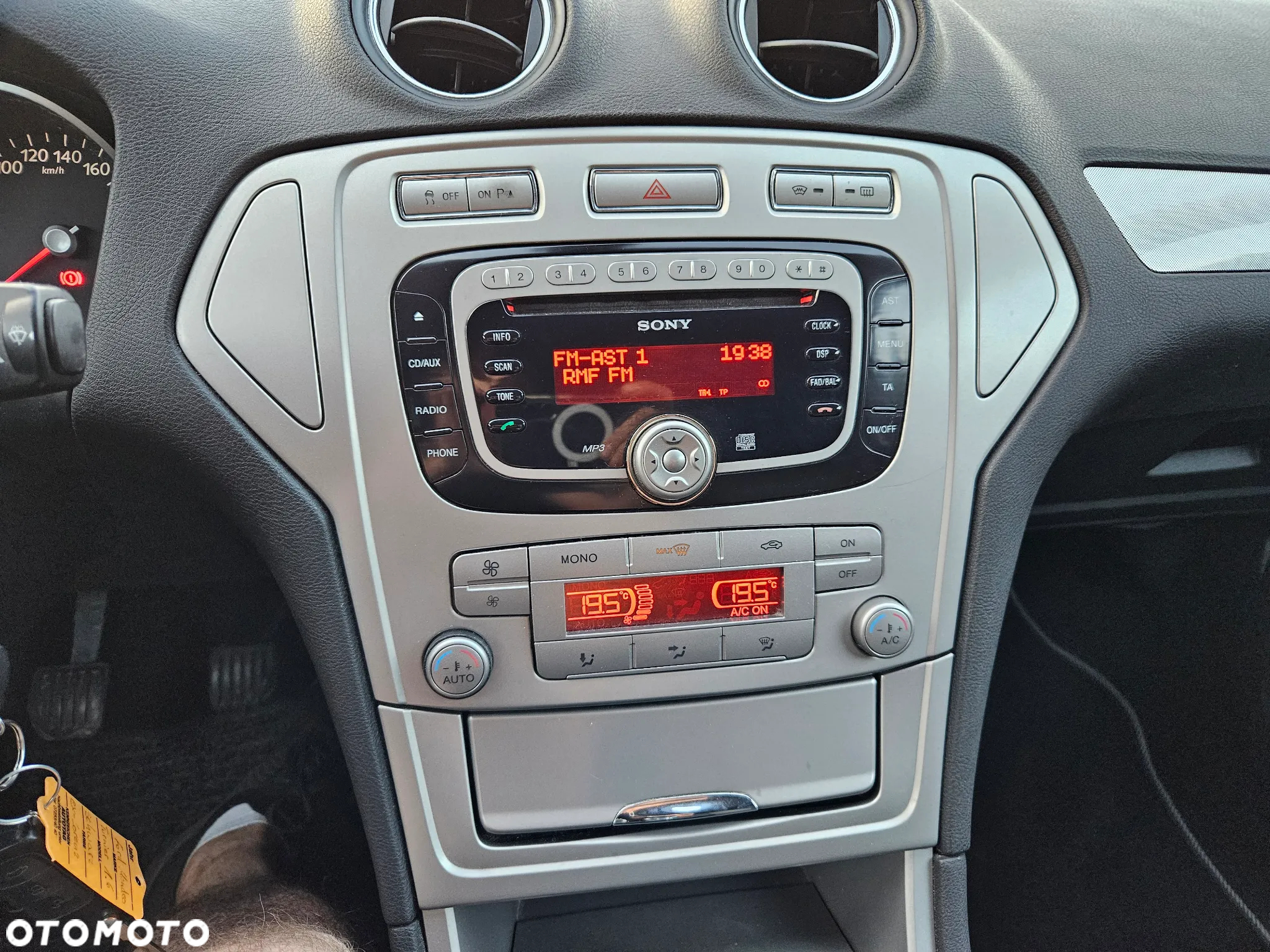 Ford Mondeo 1.6 Silver X - 19