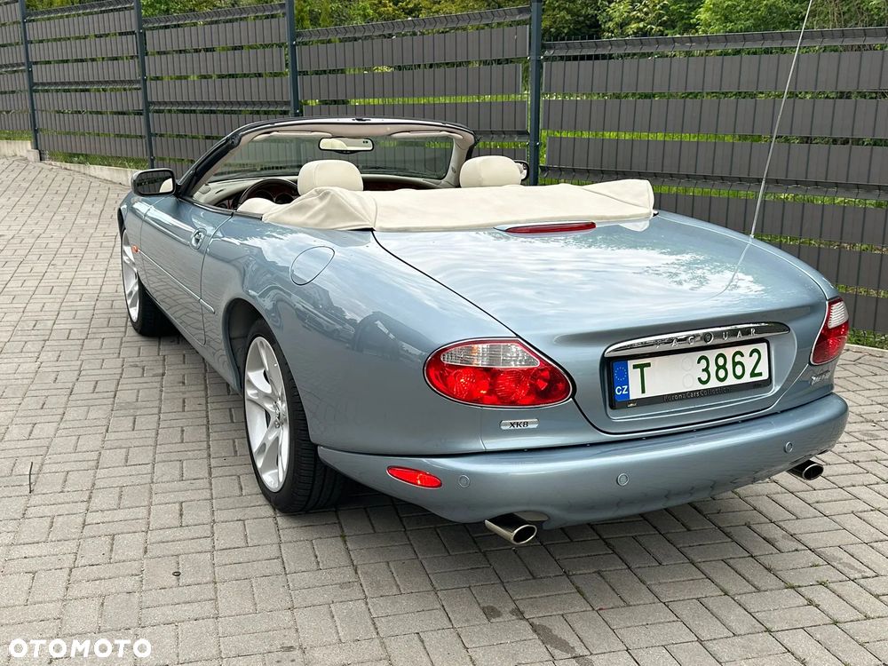 Jaguar XK8 Cabriolet - 10