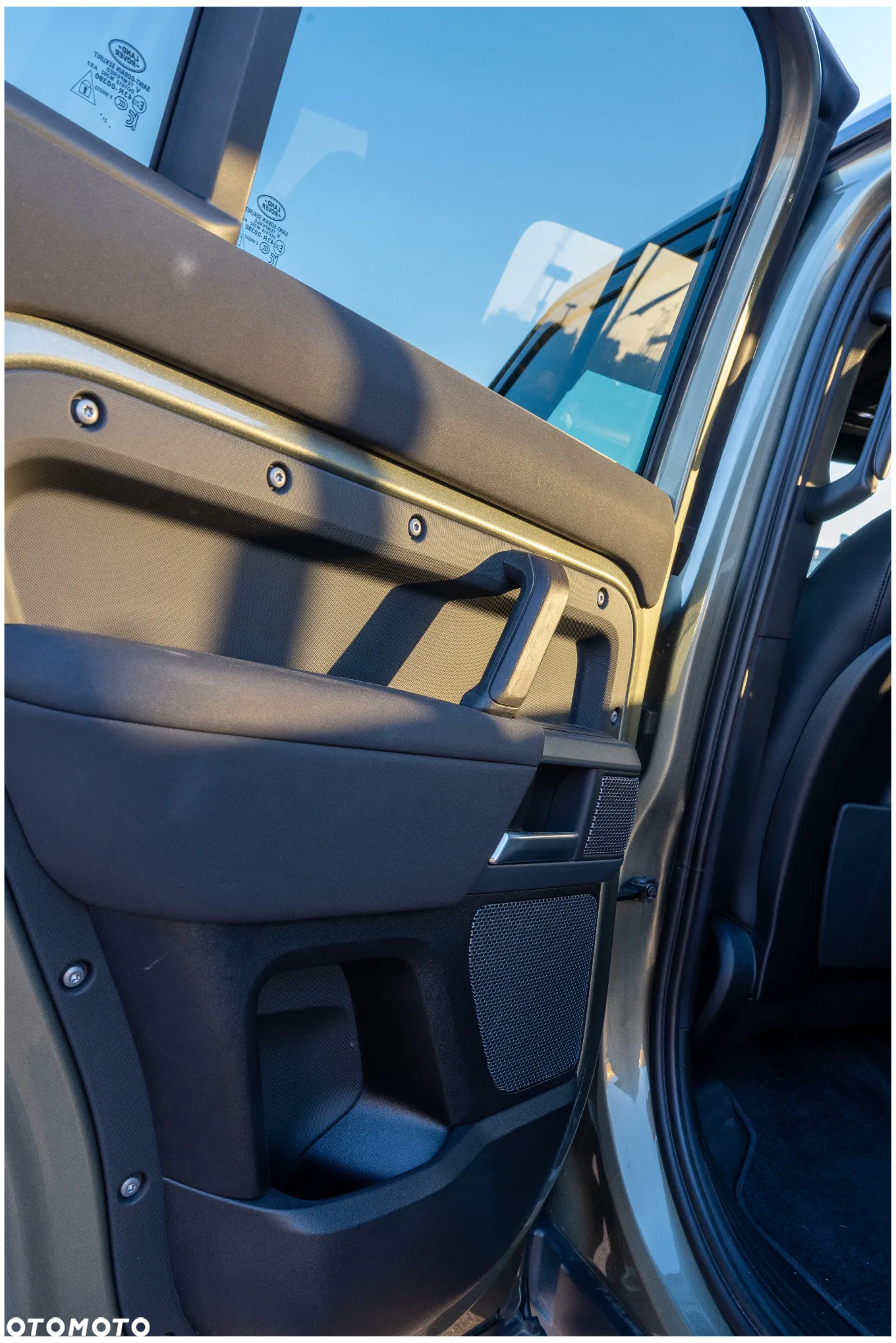Land Rover Defender - 14