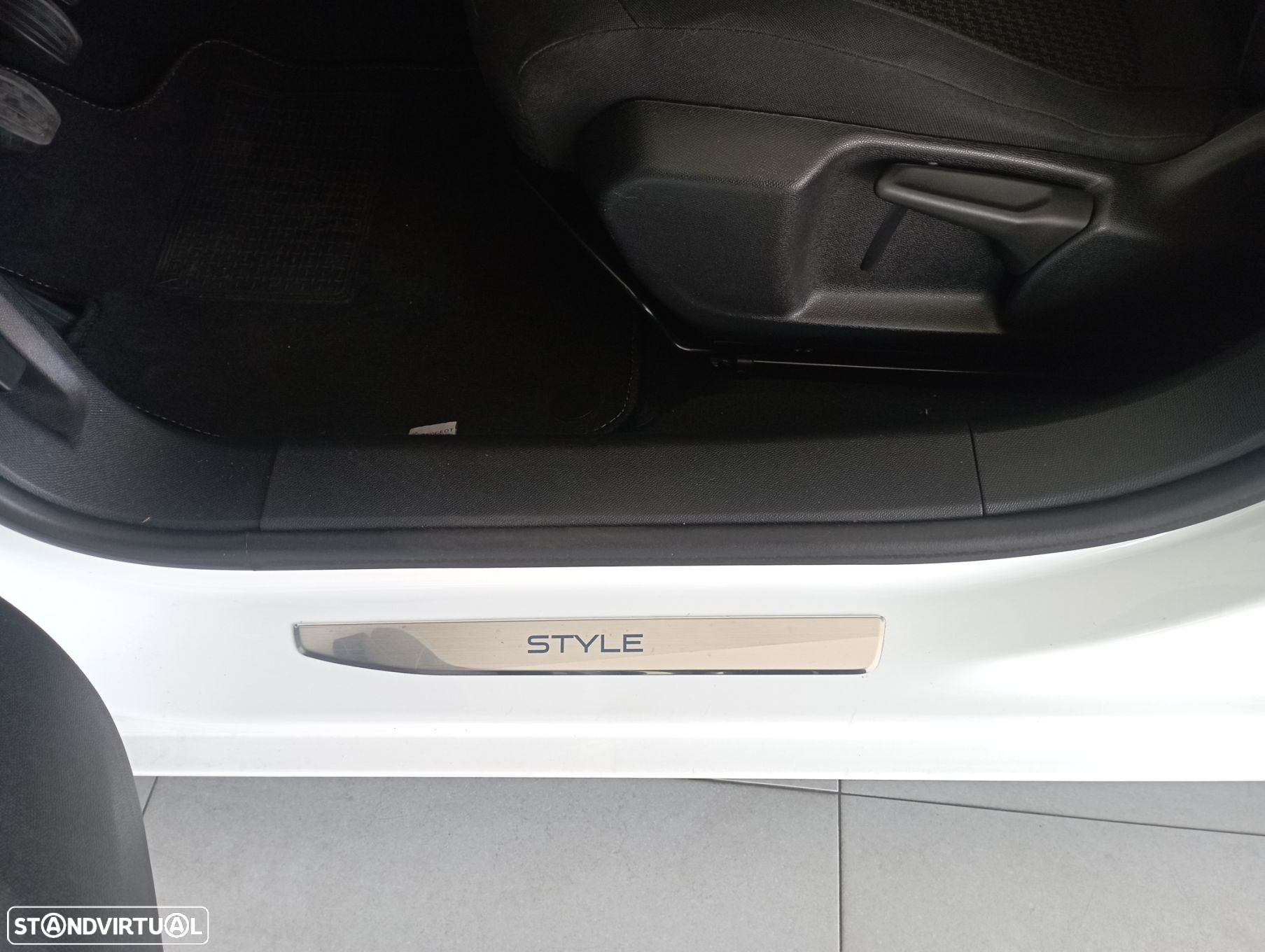 Peugeot 308 1.2 PureTech Style - 23