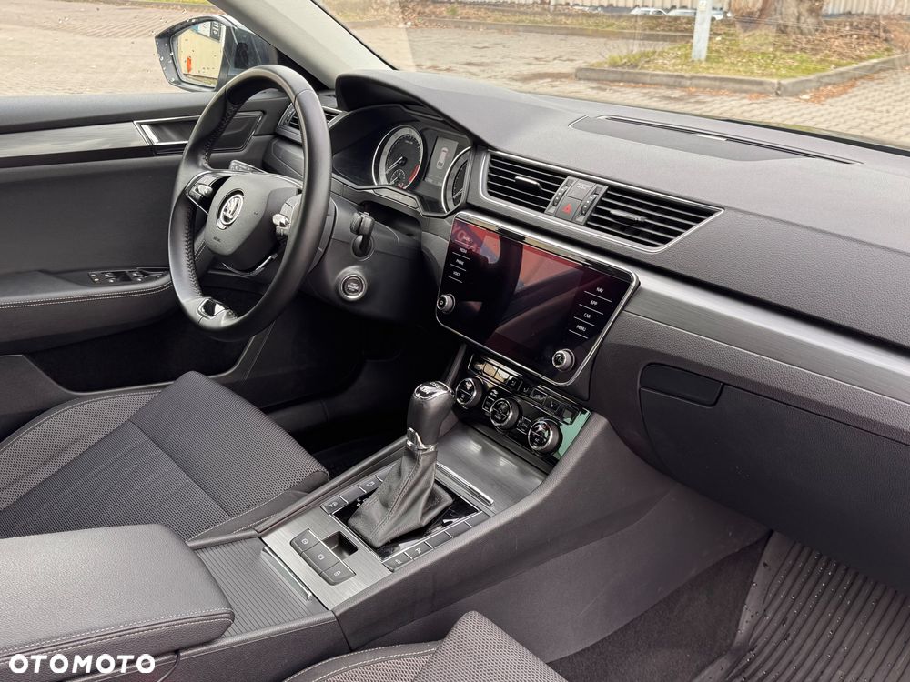 Skoda Superb 2.0 TDI SCR 4x4 Style DSG - 11