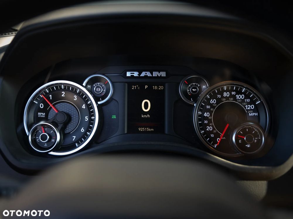 RAM 1500 5.7 Crew Cab Bighorn - 12