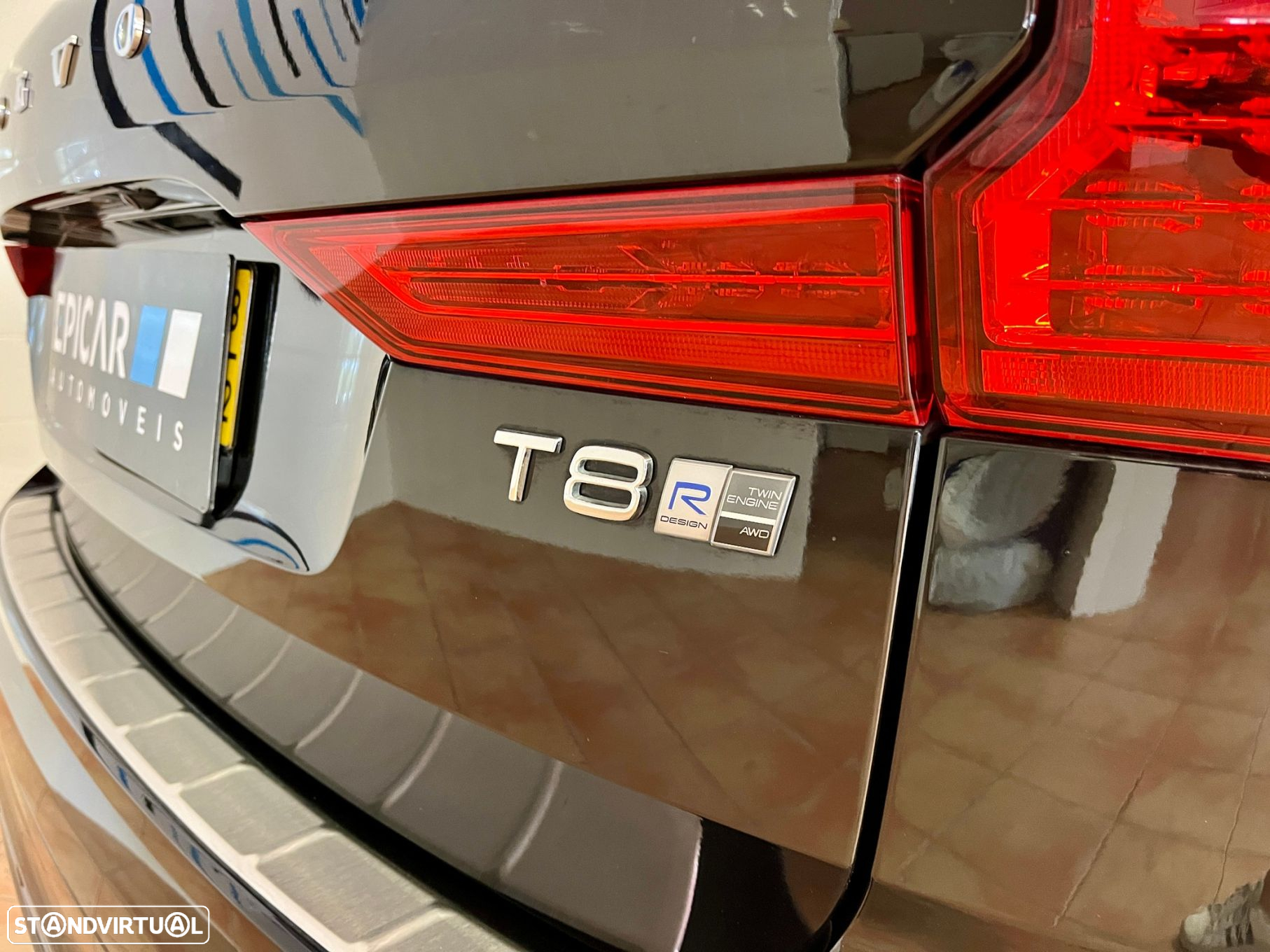 Volvo XC 60 2.0 T8 PHEV R-Design AWD - 15