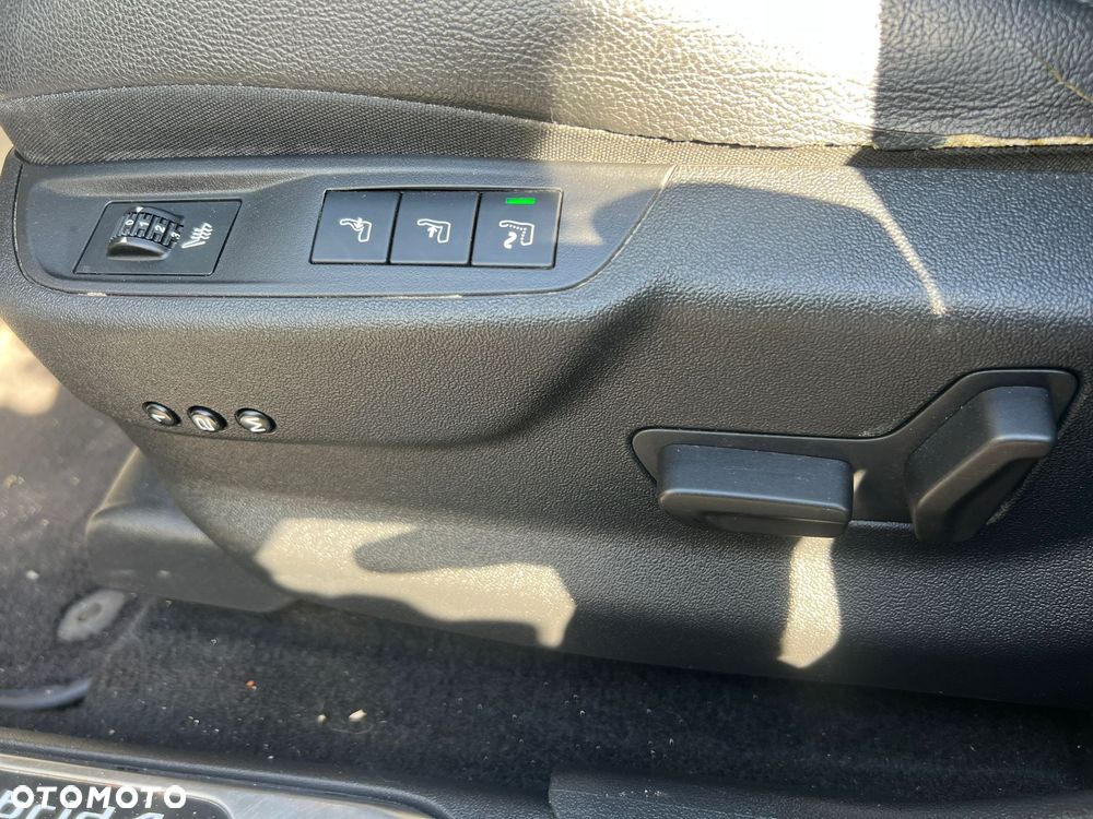 Citroën DS5 Hybrid4 EGS6 SportChic - 27