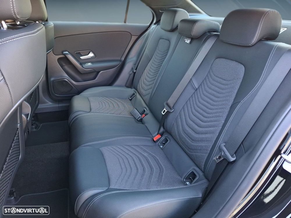 Mercedes-Benz a-250-limousine e - 14