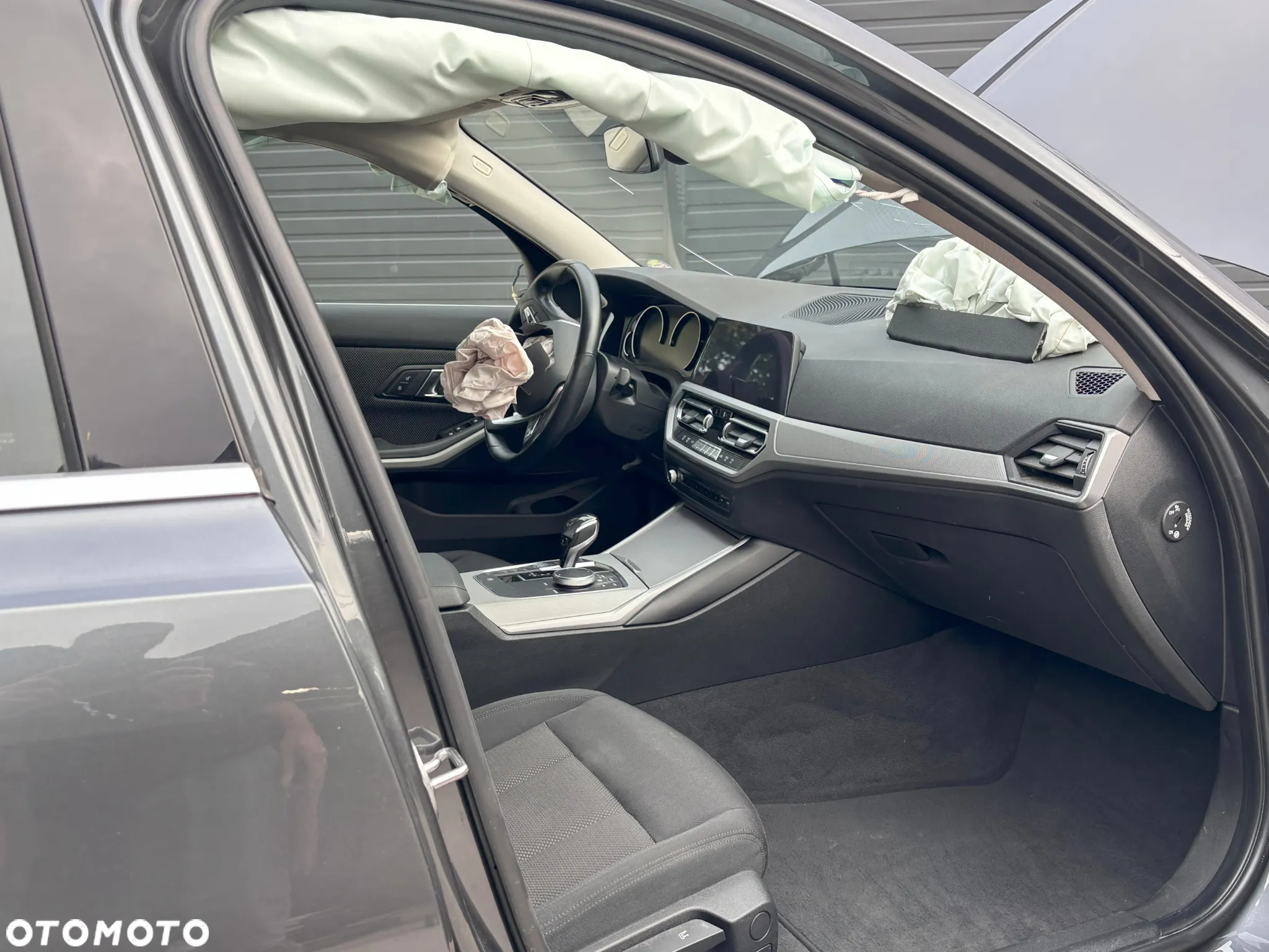 BMW Seria 3 318d - 15