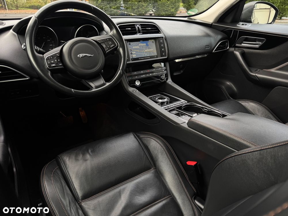 Jaguar F-Pace - 25