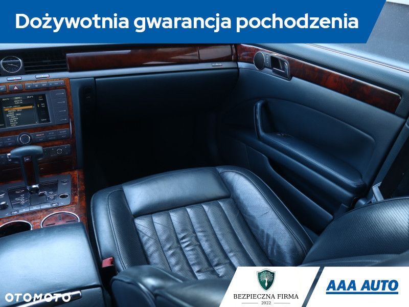 Volkswagen Phaeton - 10