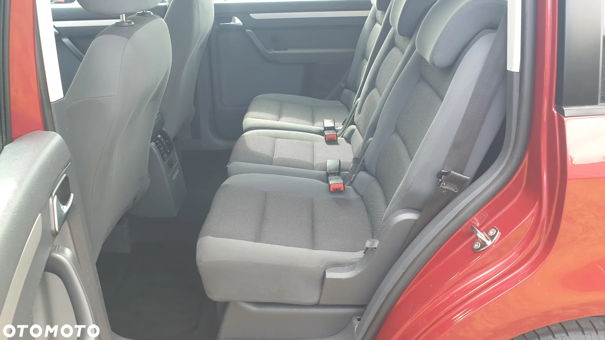 Volkswagen Touran - 10