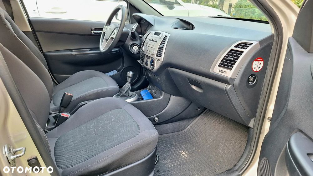 Hyundai i20 - 12