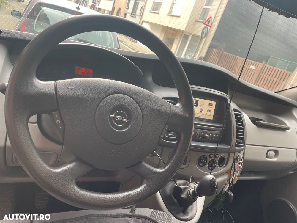 Opel Vivaro - 8