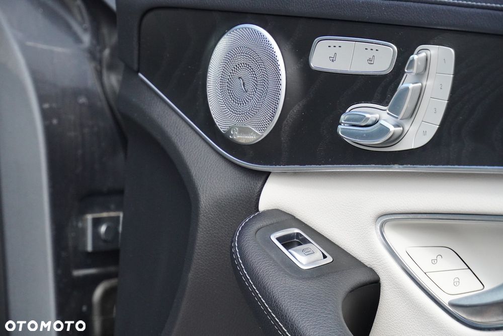 Mercedes-Benz Klasa C AMG 43 4Matic 9G-TRONIC - 23
