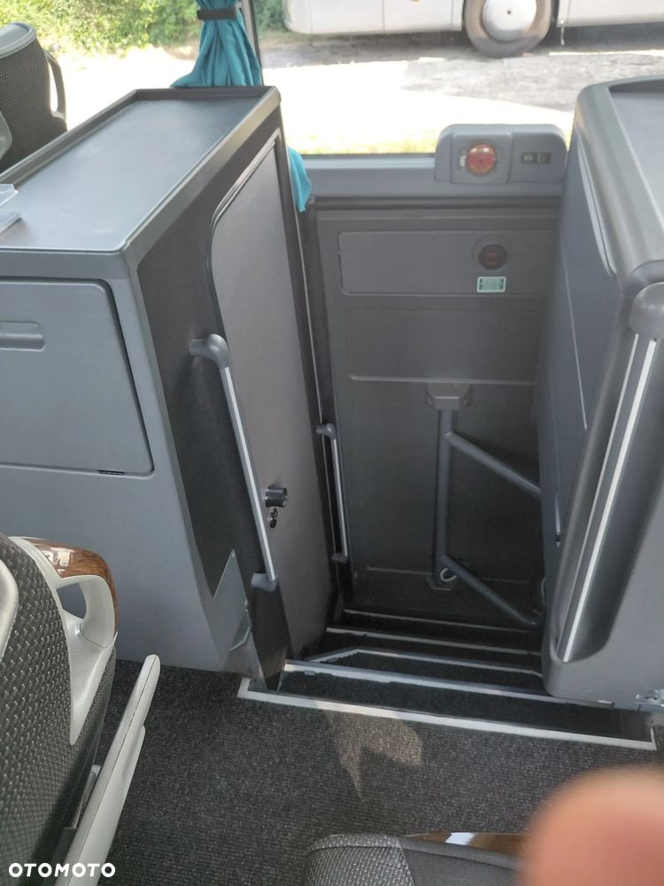 Mercedes-Benz TRAVEGO RHD-L - 9
