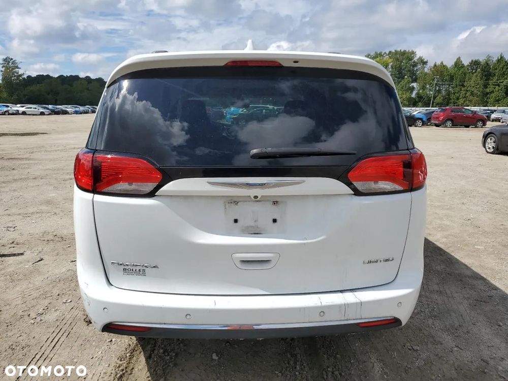 Chrysler Pacifica - 7