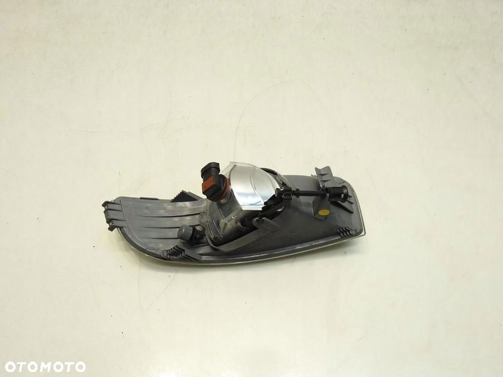 HALOGEN PRAWY SKODA SUPERB II 3T0941700 3T0941702 - 3