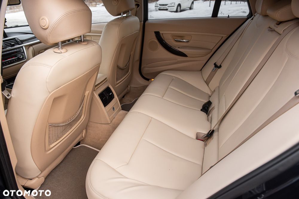 BMW Seria 3 320d Luxury Line - 24