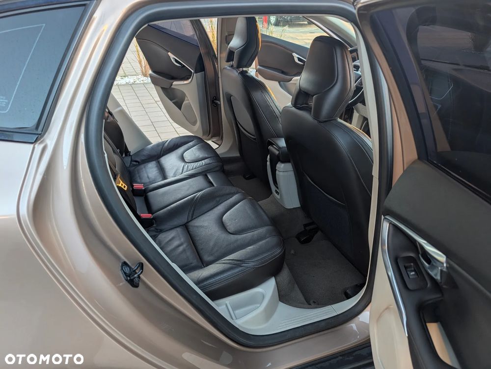 Volvo V40 Cross Country T5 AWD Momentum - 14