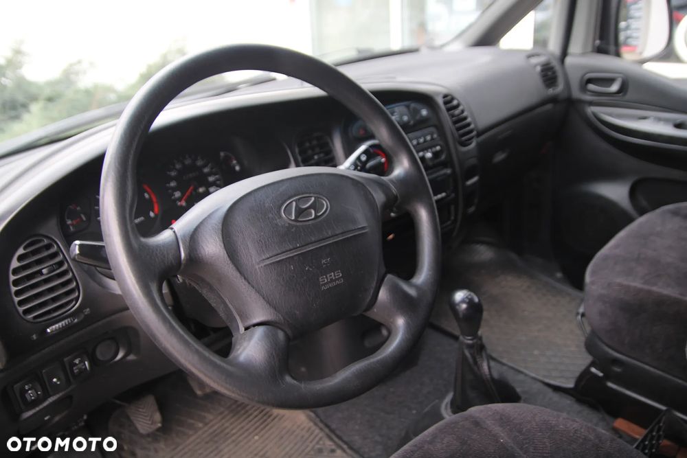 Hyundai H-1 Starex - 11