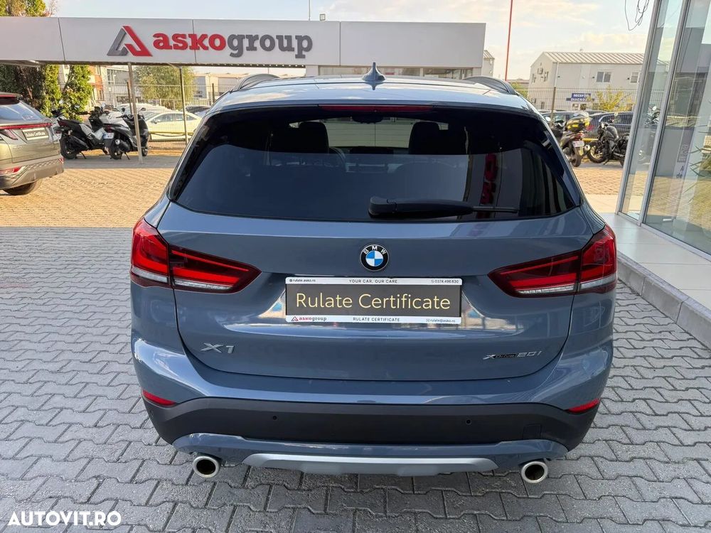 BMW X1 xDrive20i AT - 8