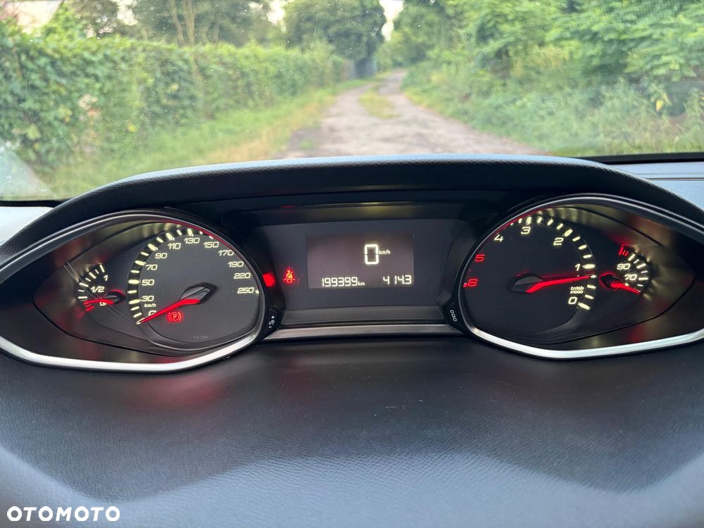 Peugeot 308 1.6 BlueHDi Allure S&S - 21