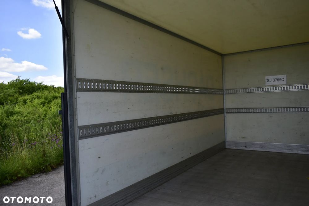 Mercedes-Benz Sprinter - 14