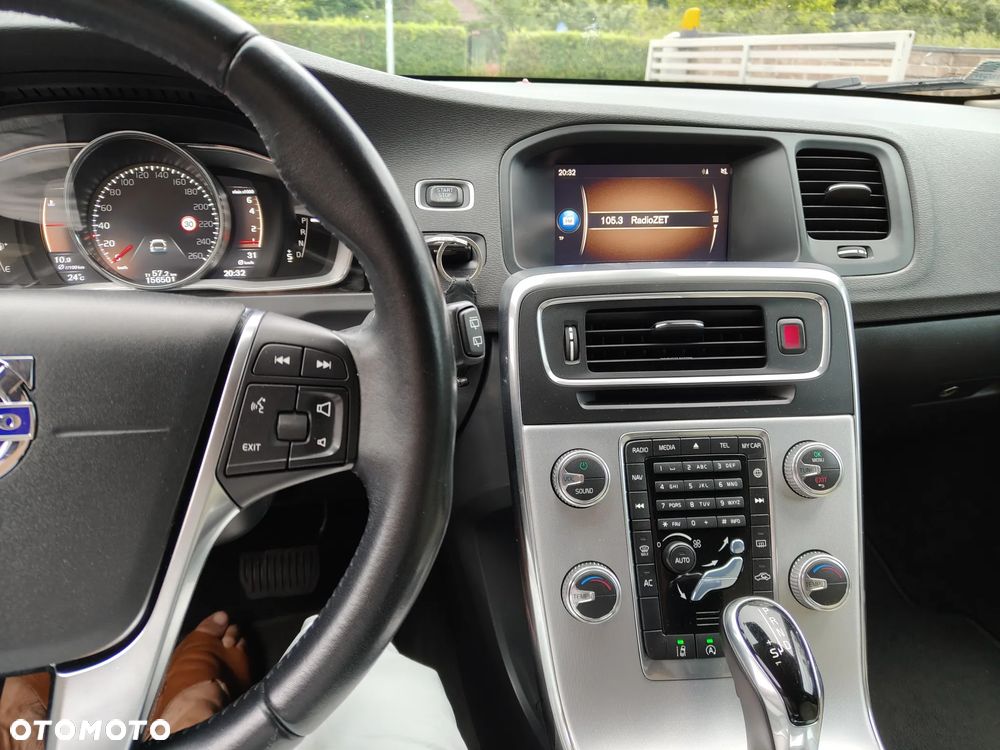 Volvo V60 Cross Country T5 AWD Momentum - 9