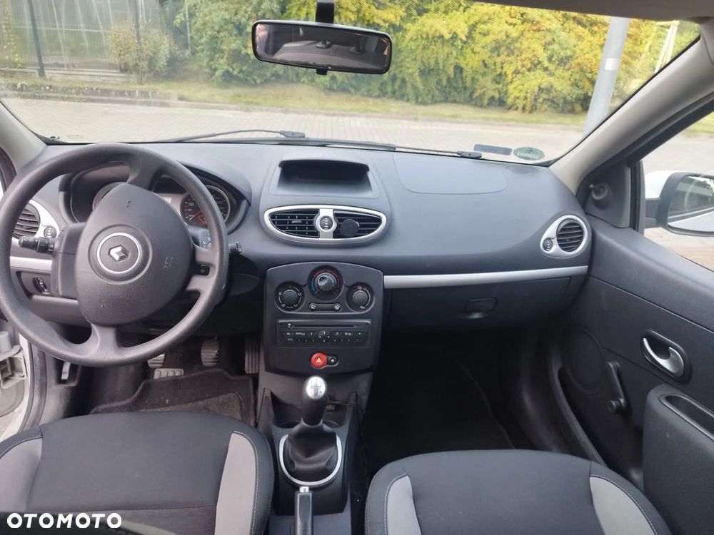 Renault Clio 1.2 16V Authentique - 5