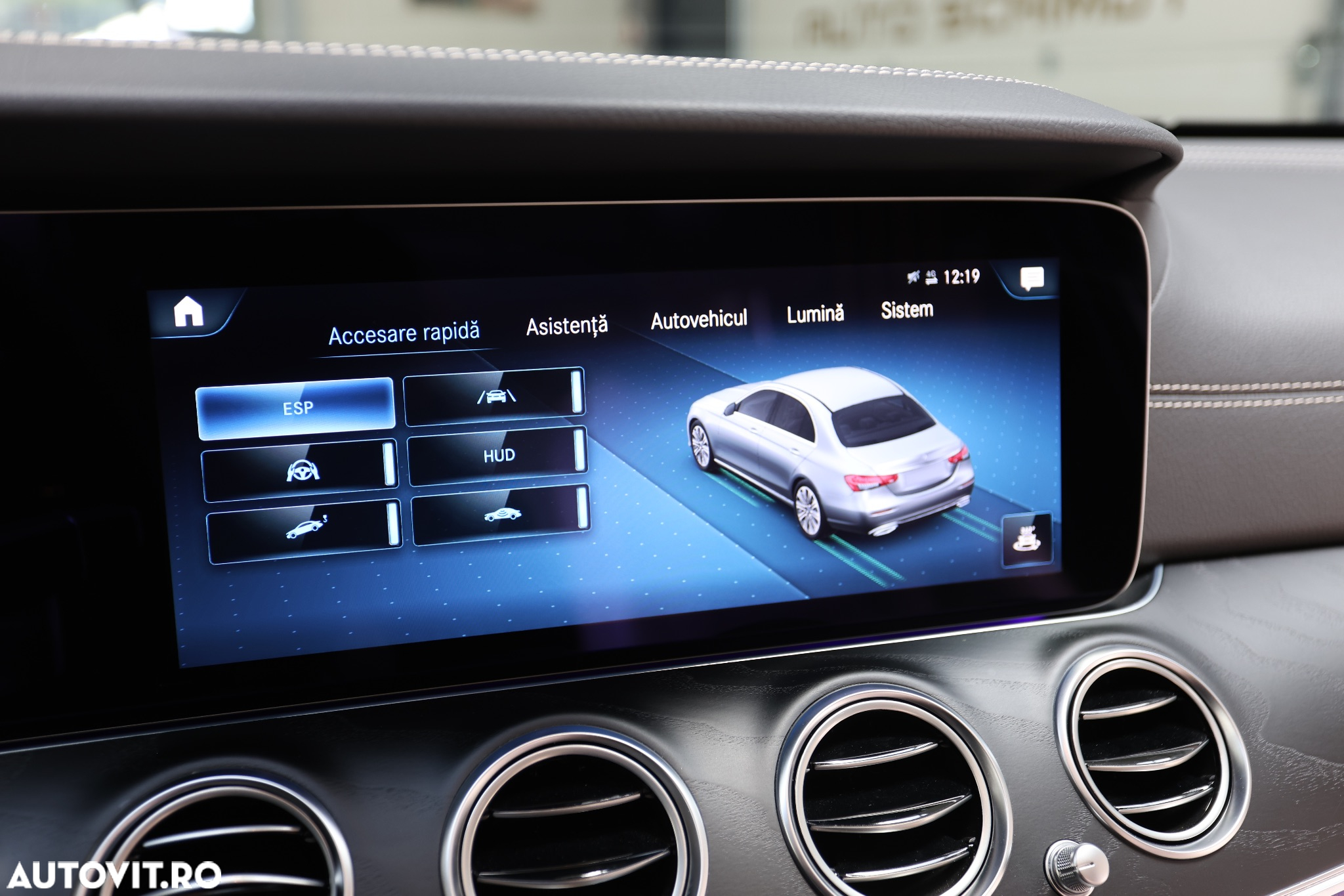 Mercedes-Benz E 300 d 4Matic 9G-TRONIC Exclusive - 29