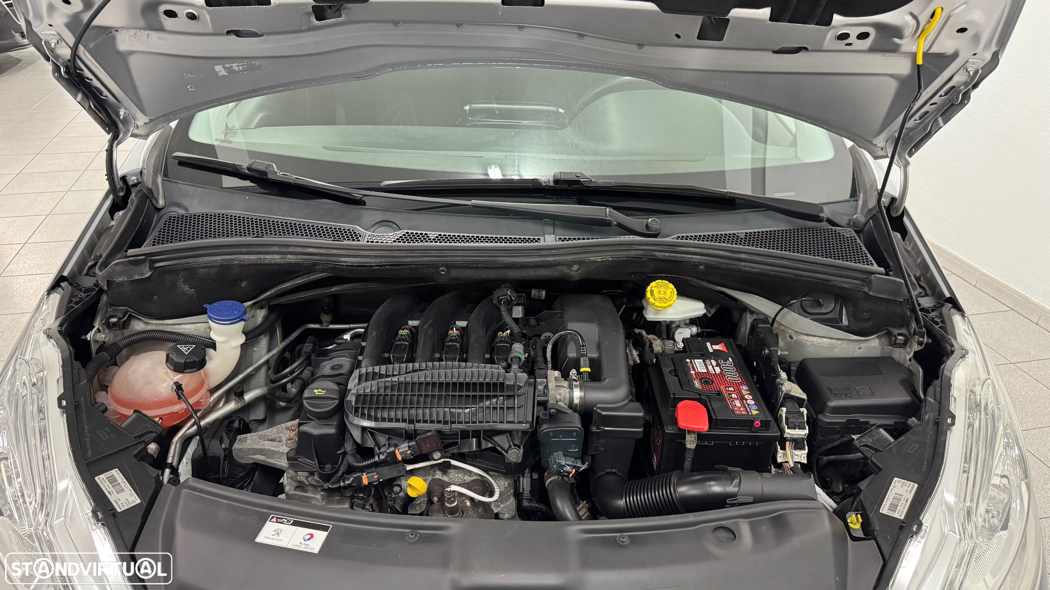 Peugeot 208 1.2 VTi Allure - 32