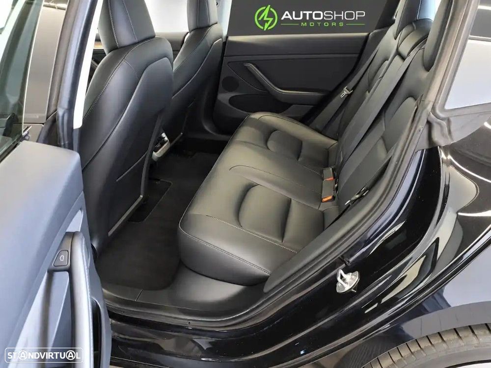 Tesla Model 3 - 8