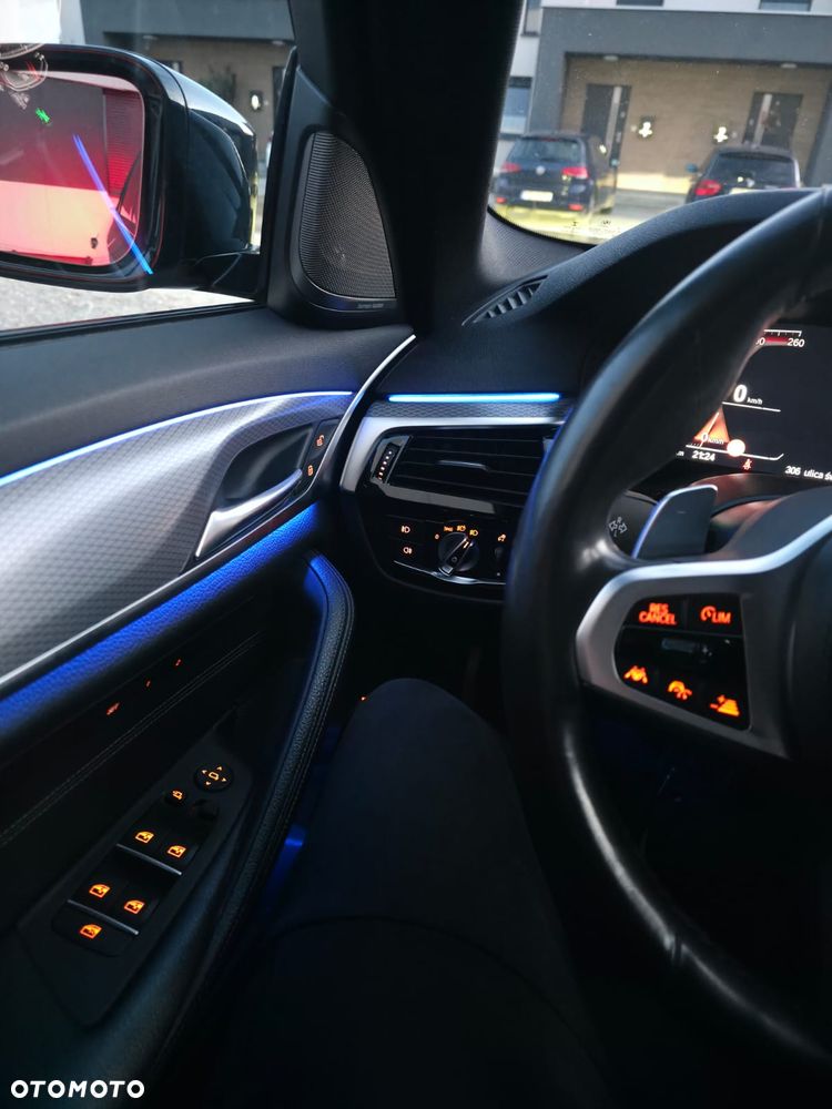 BMW Seria 5 520d xDrive M Sport Edition - 9