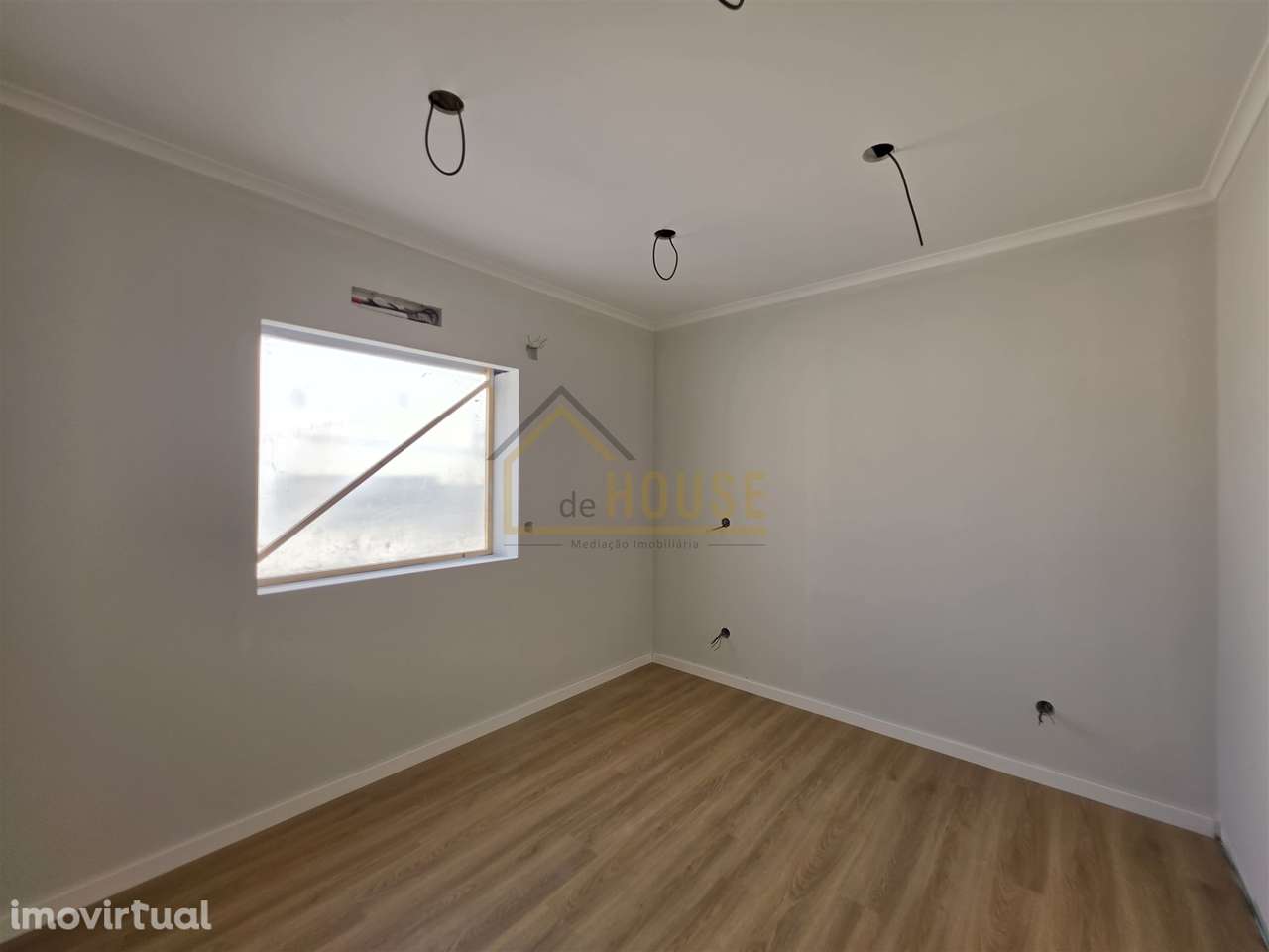 Moradia T2 com espaço exterior e adega - Grande imagem: 4/17