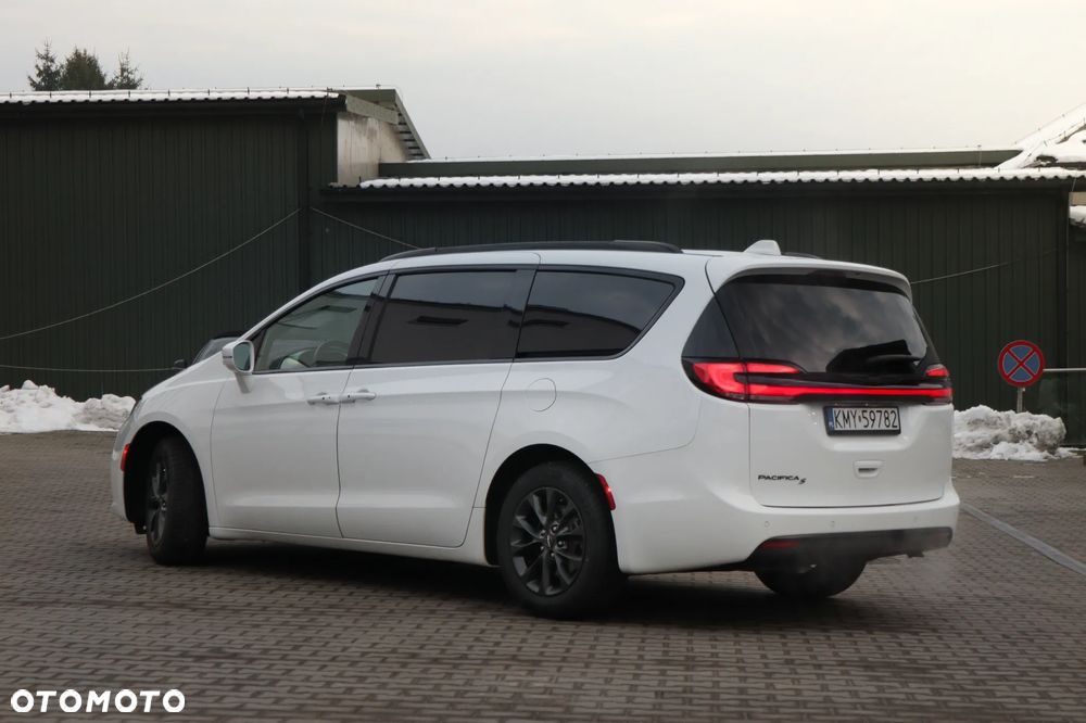 Chrysler Pacifica - 2