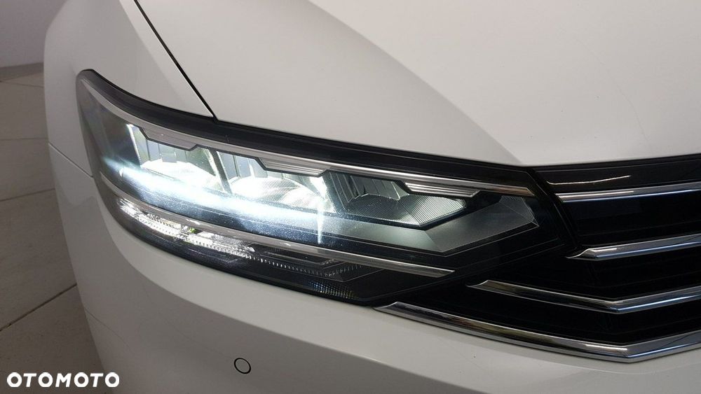 Volkswagen Passat - 11