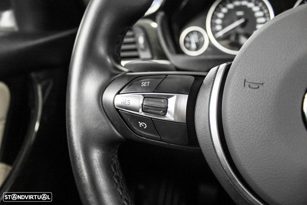 BMW 320 d Line Luxury - 34