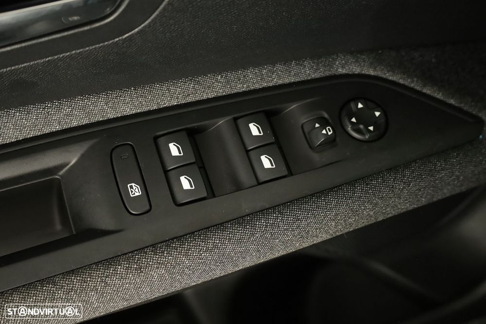 Peugeot 3008 1.6 Hybrid Allure e-EAT8 - 22