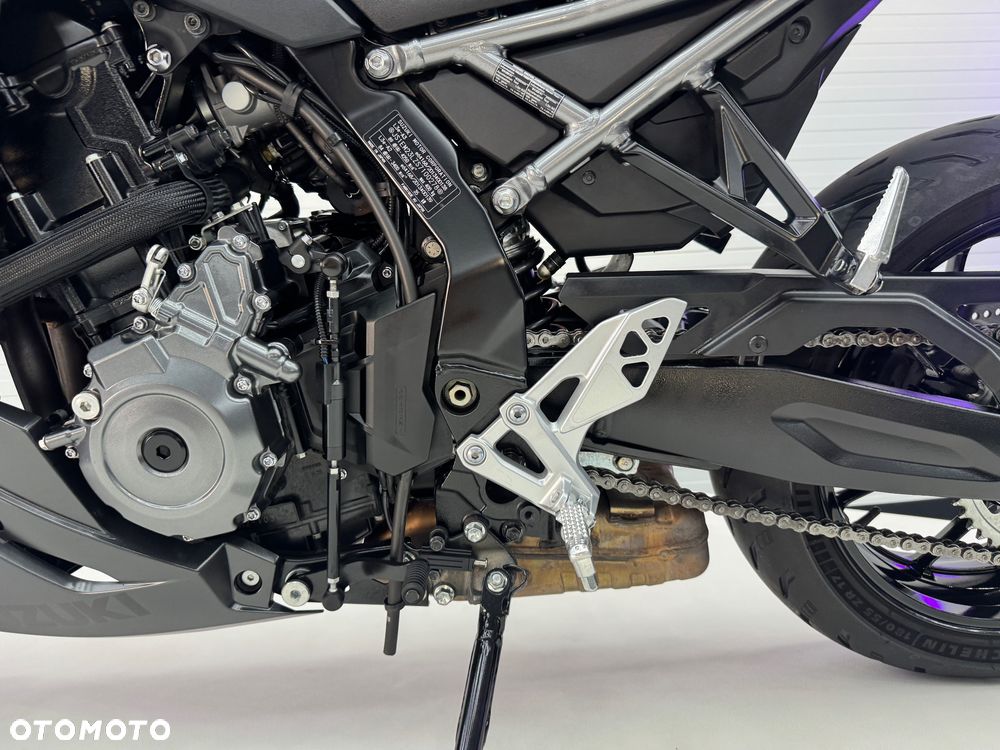 Suzuki GSX - 36