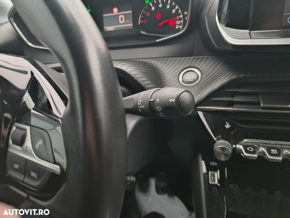 Peugeot 208 1.2 L PureTech STT Allure - 18