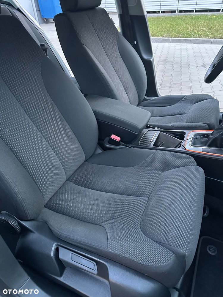 Volkswagen Passat - 37