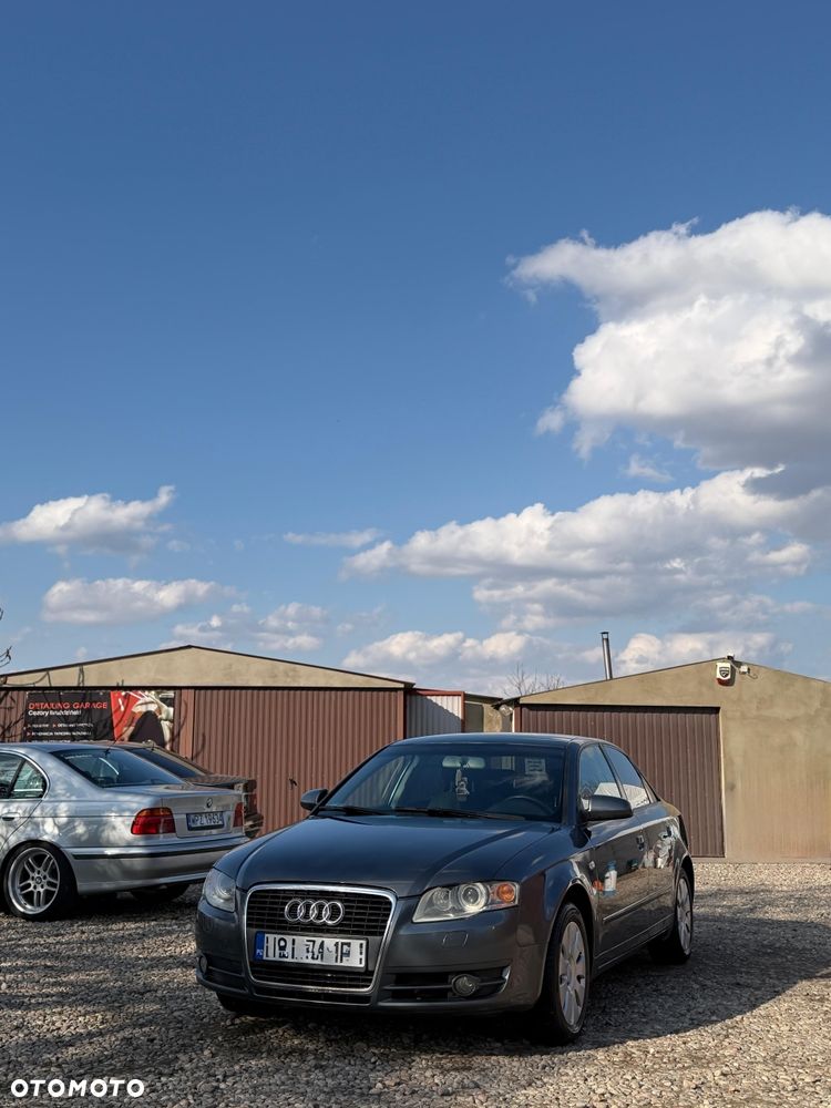 Audi A4 Limousine - 1