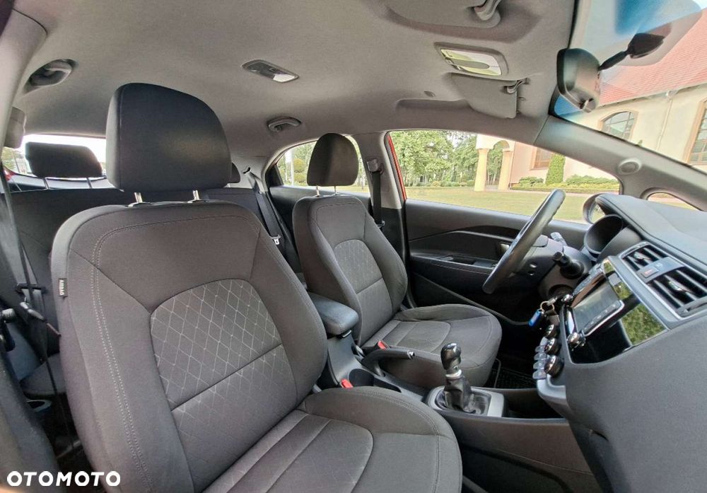 Kia Rio - 16