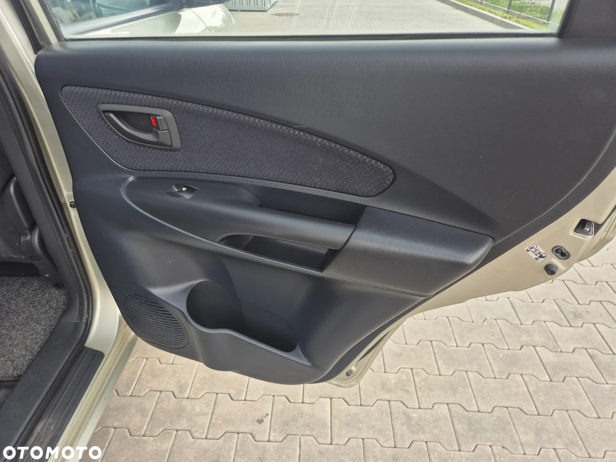 Hyundai Tucson 2.0 Comfort 2WD - 26